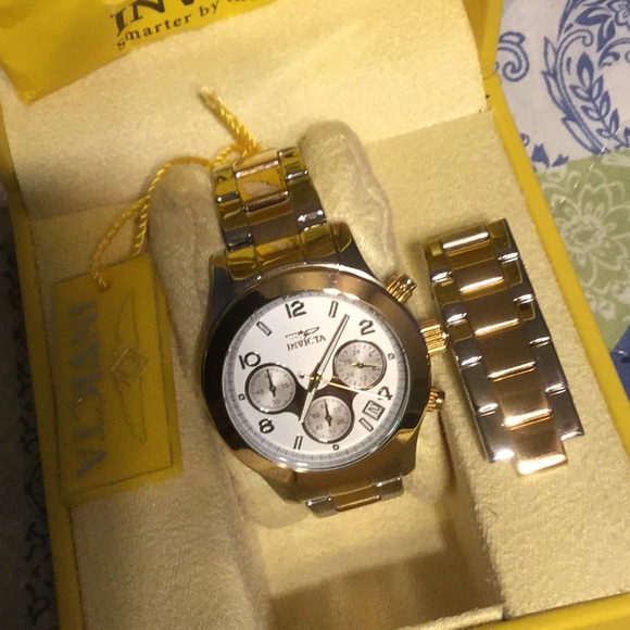 NWT BEAUTIFUL INVICTA WATCH - Picture 2 of 5